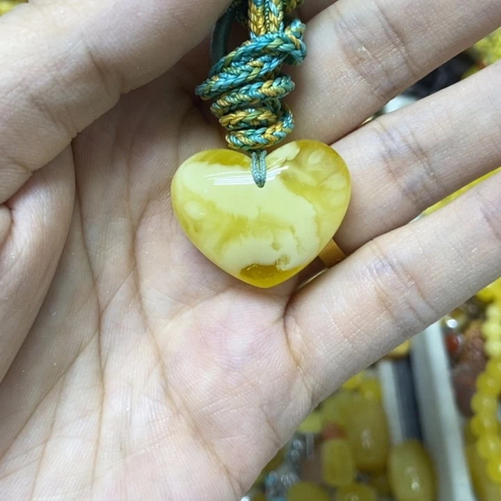 蜜蜡未镶嵌裸石吊坠