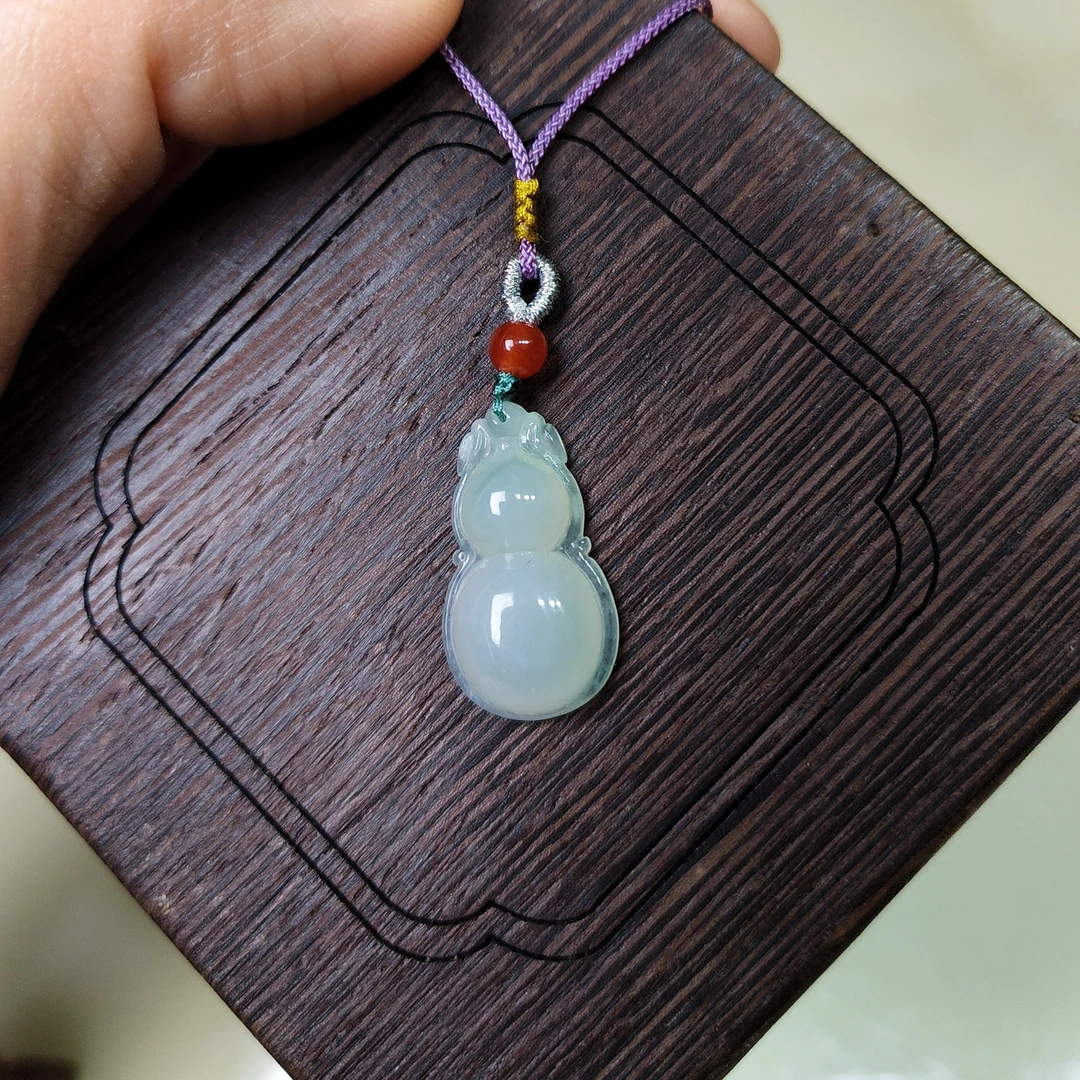 天然A货冰种翡翠葫芦，高20mm