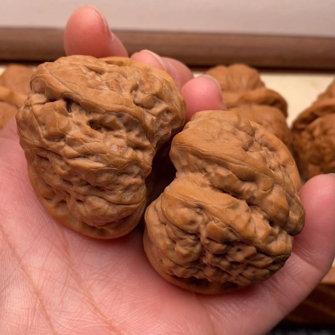 【闪购商品】把件文玩核桃边42左右