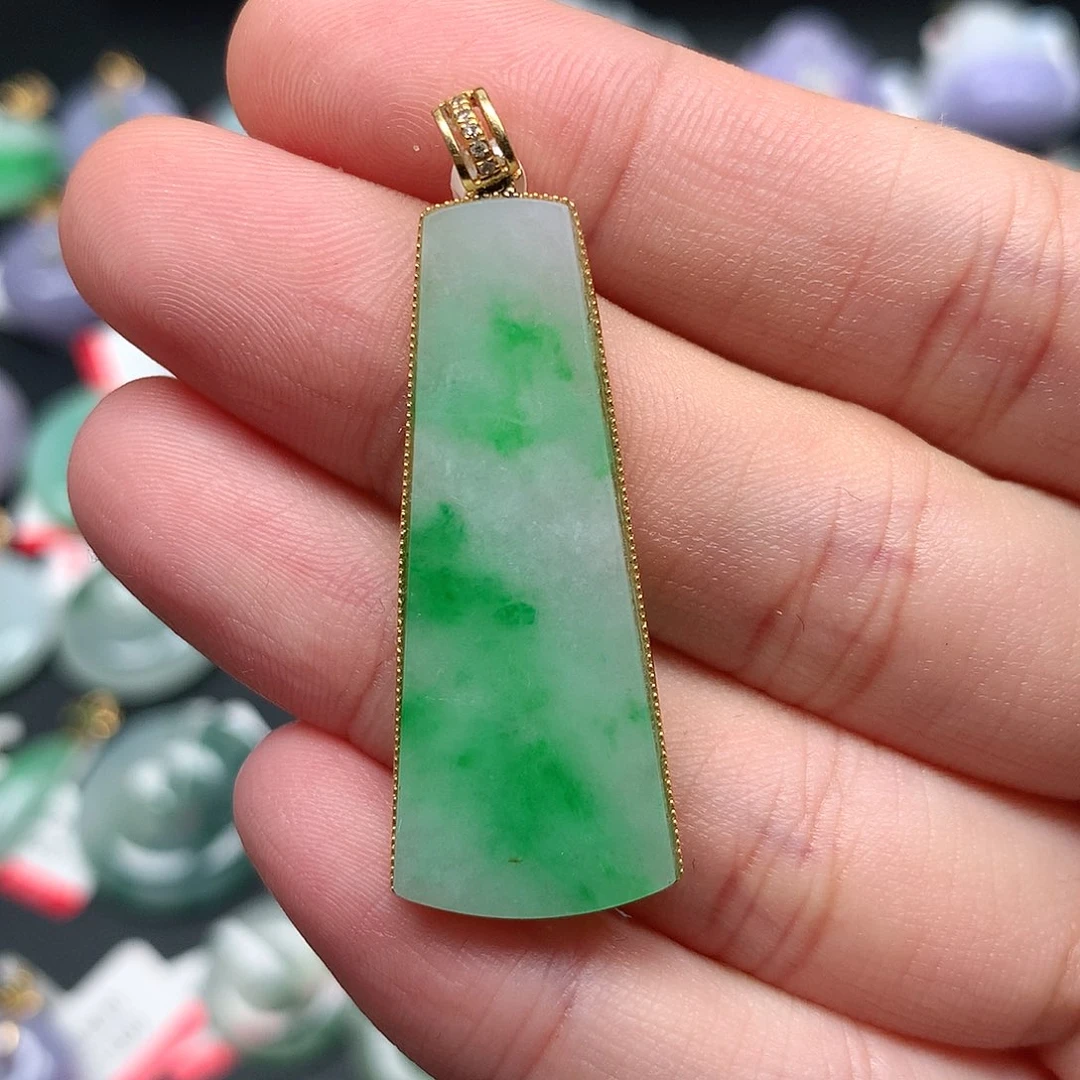 颈饰18K金镶嵌翡翠翡翠吊坠