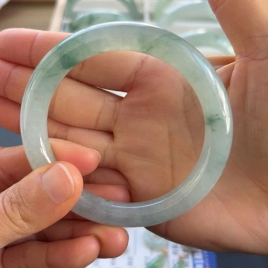 翡翠手镯未镶嵌手镯