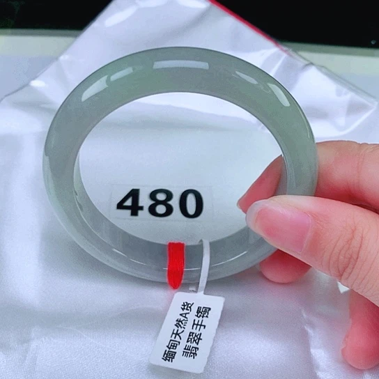 翡翠手镯未镶嵌翡翠手镯