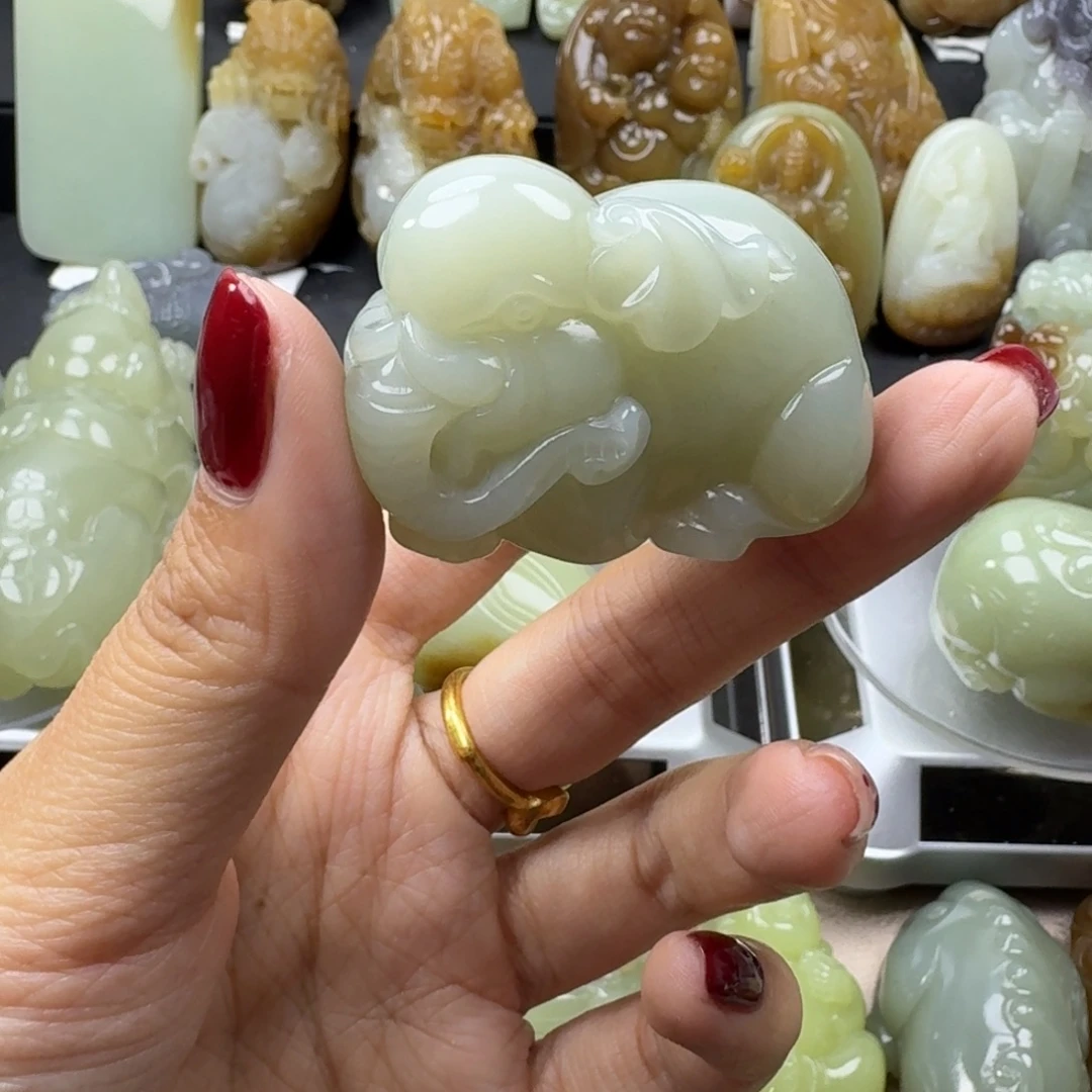 和田玉未镶嵌把件