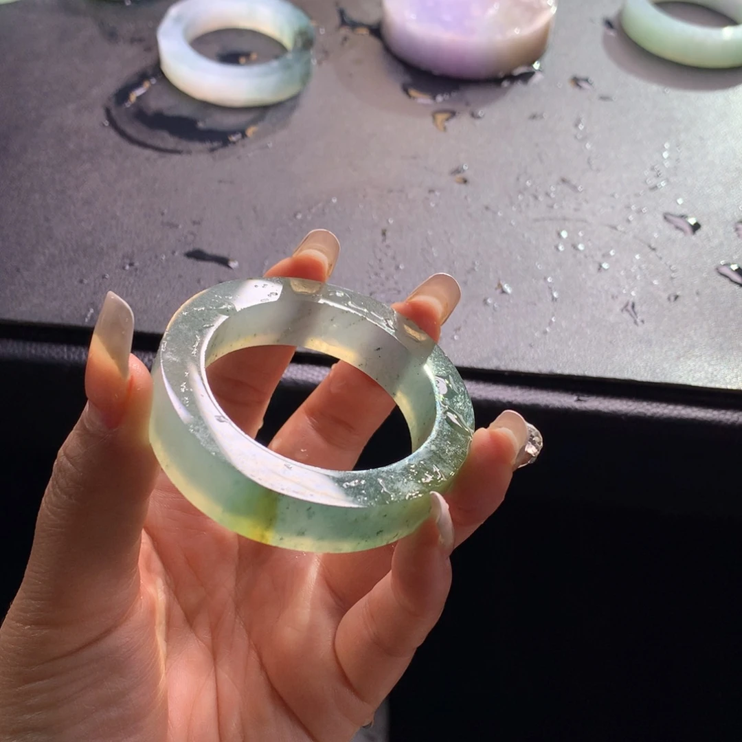 定制翡翠未镶嵌手镯