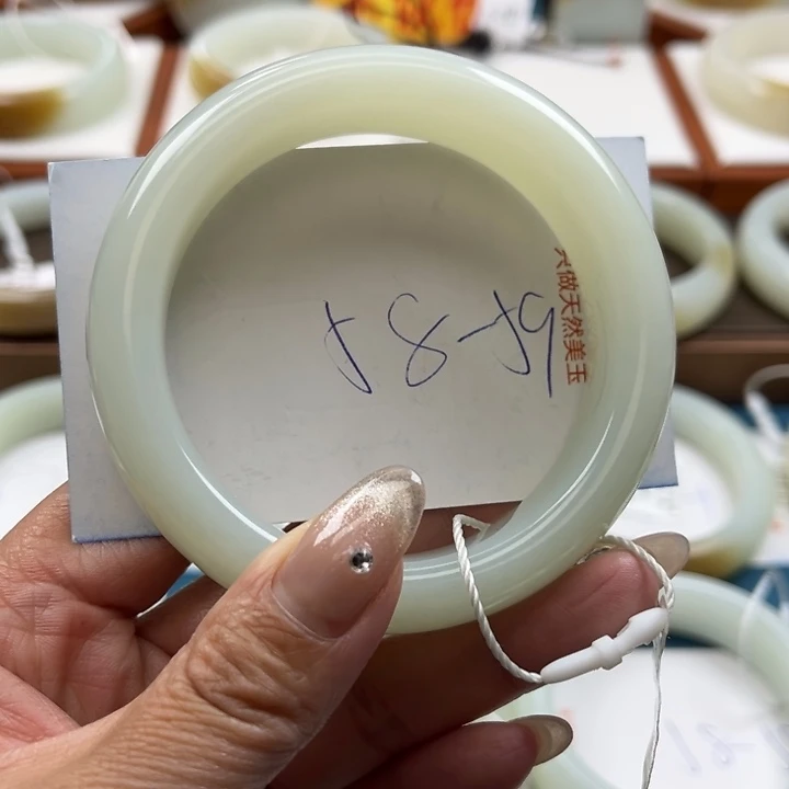 和田玉手镯未镶嵌淼**?