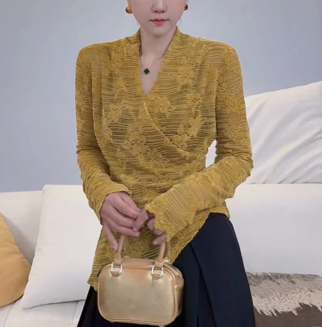 法式气质V领交叉洋气长袖T恤女装今年流行爆款修身显瘦打底衫上衣