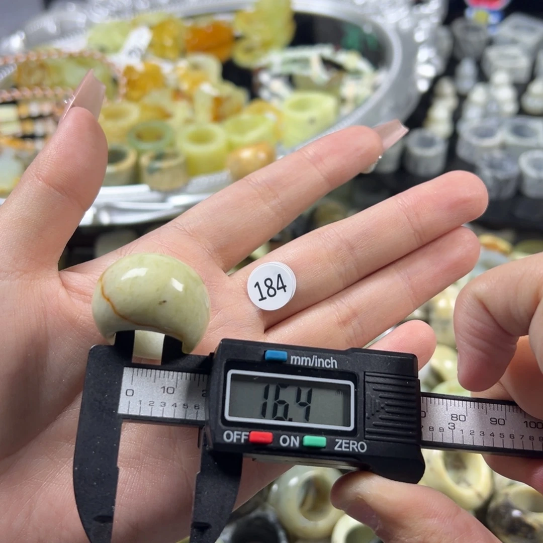 蛇纹石玉未镶嵌戒指