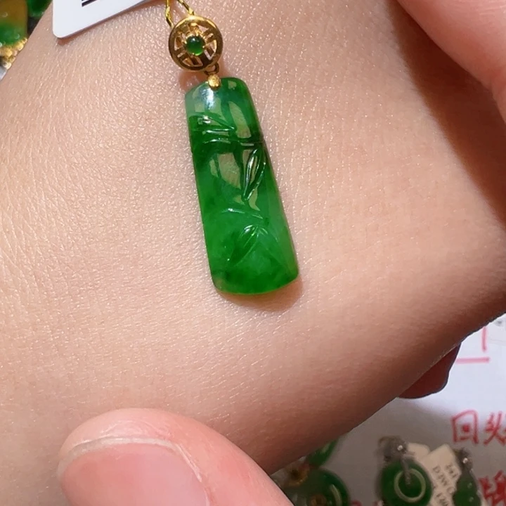 翡翠颈饰18K金镶嵌翡翠