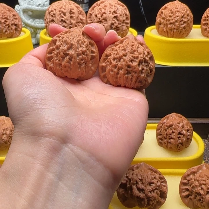 文玩核桃把件39金牛