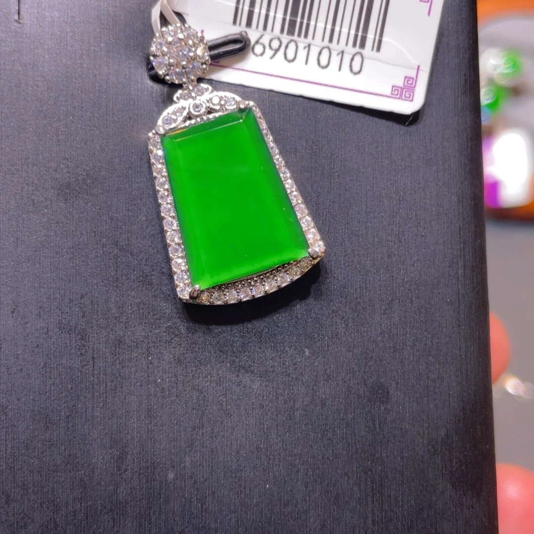 翡翠未镶嵌颈饰吊坠