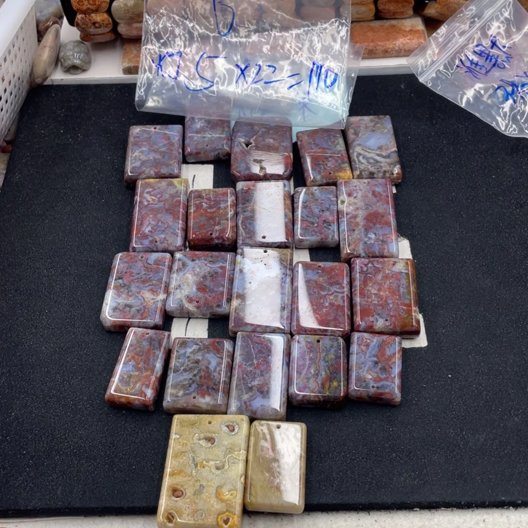 硅化珊瑚（珊瑚玉）合金颈饰?*?