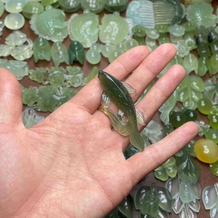 蛇纹石玉合金颈饰