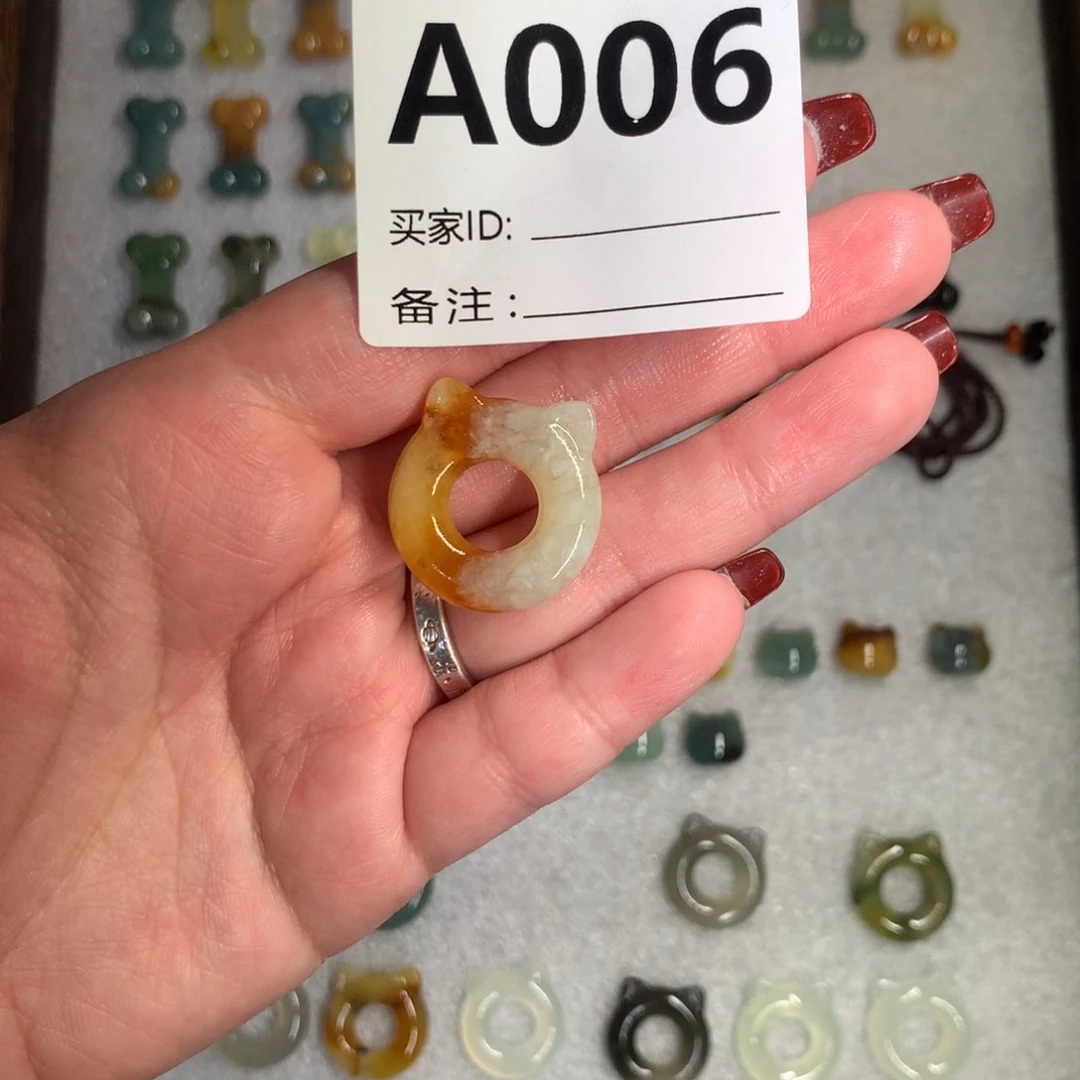 蛇纹石玉颈饰未镶嵌不***。