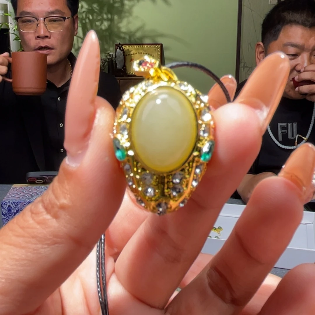 和田玉未镶嵌颈饰多样性发货，发其一