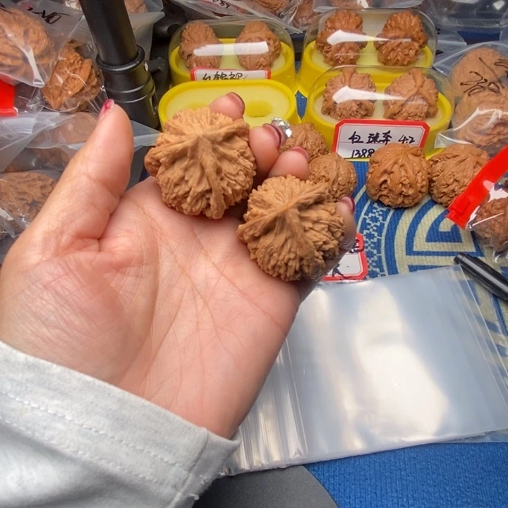 不***丶桃核吊坠三棱核桃