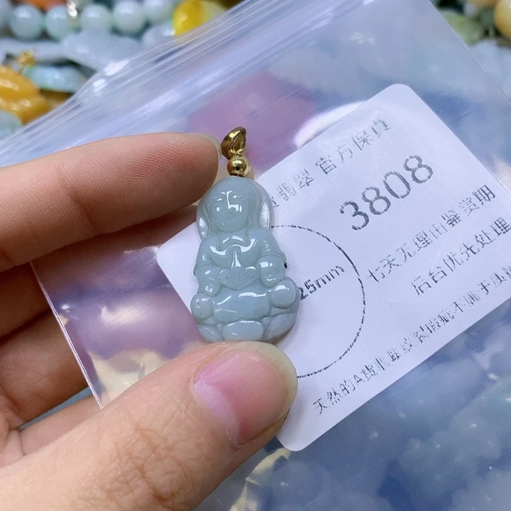 翡翠足银镶嵌颈饰翡翠