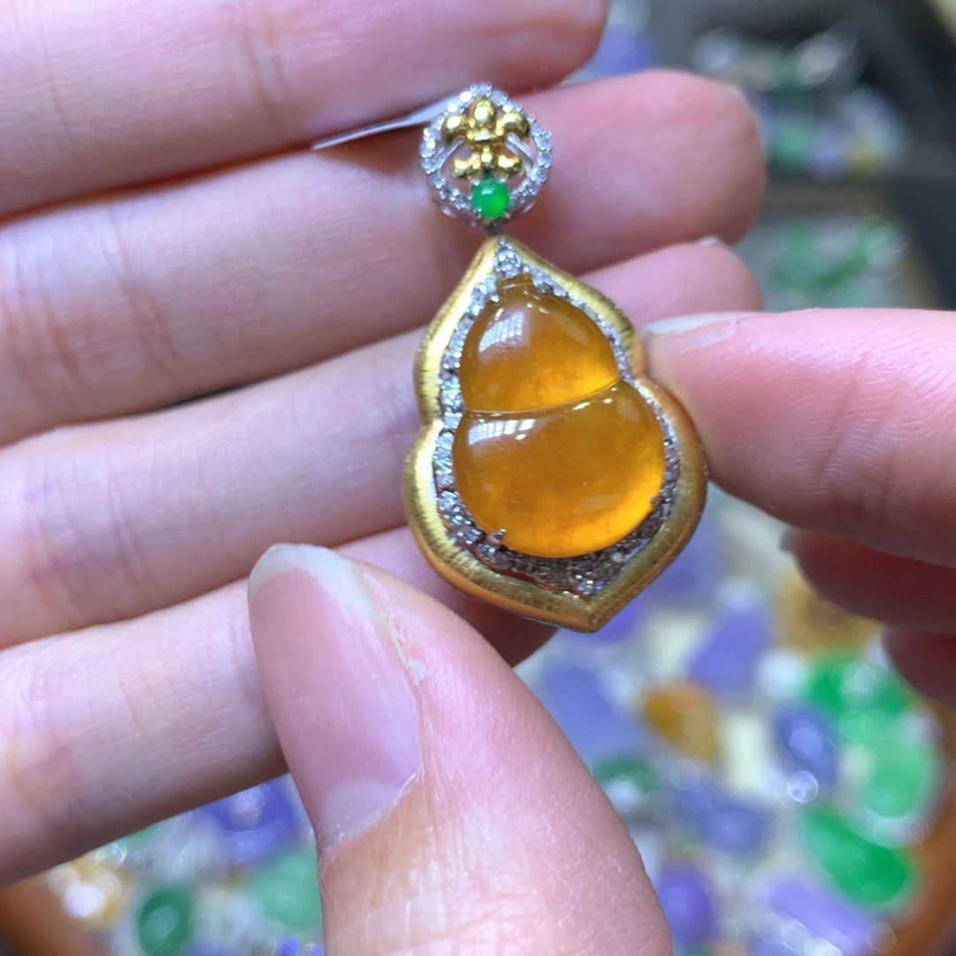 【闪购商品】翡翠颈饰18K金镶嵌翡翠吊坠项链