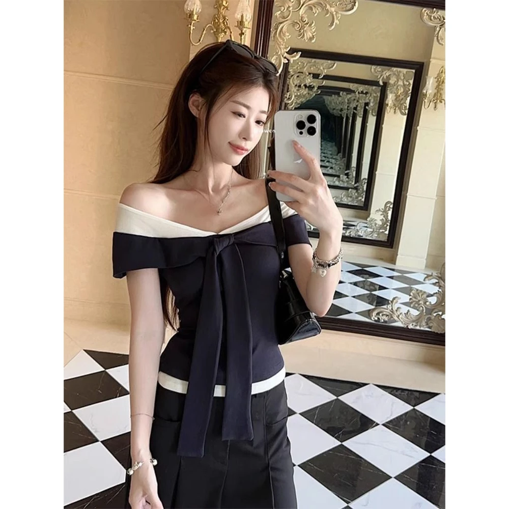 韩系露肩撞色一字肩修身T恤女2025夏季新款设计感显瘦打底衫上衣