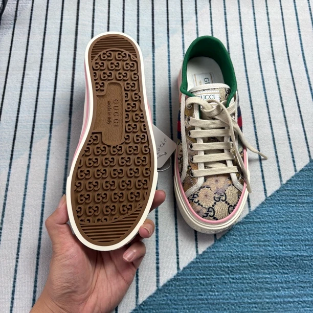 未使用 GUCCI/古驰 古驰满印板鞋三五半码