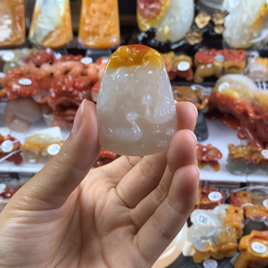 石英质玉（黄龙玉）未镶嵌挂件