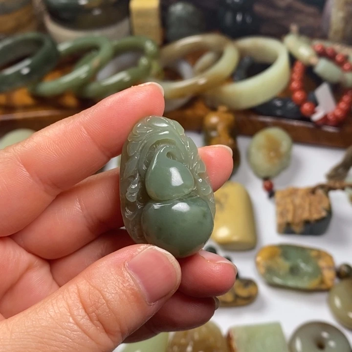 岫岩河磨玉（透闪石质玉）未镶嵌手镯