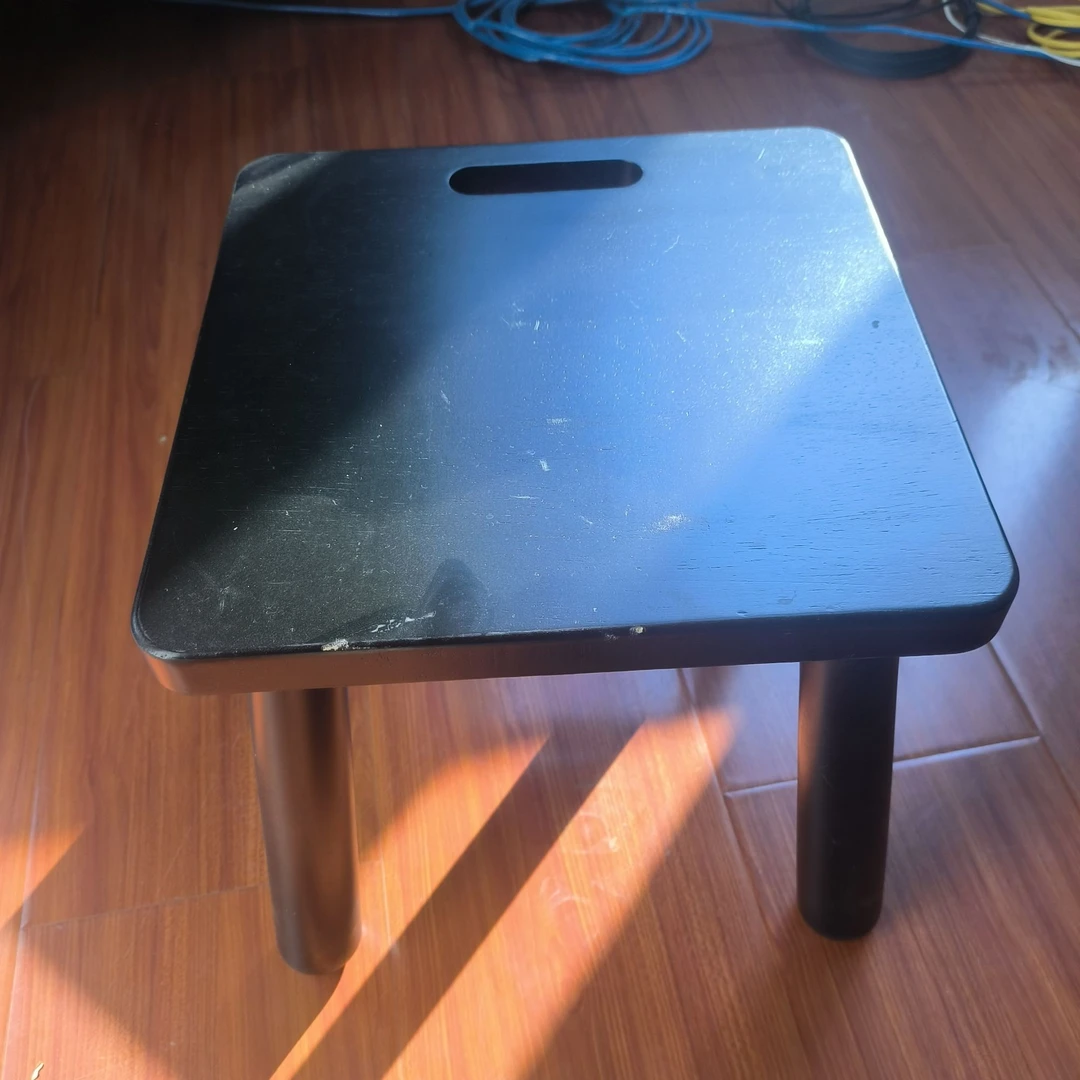 实木小凳子  长宽26 高25