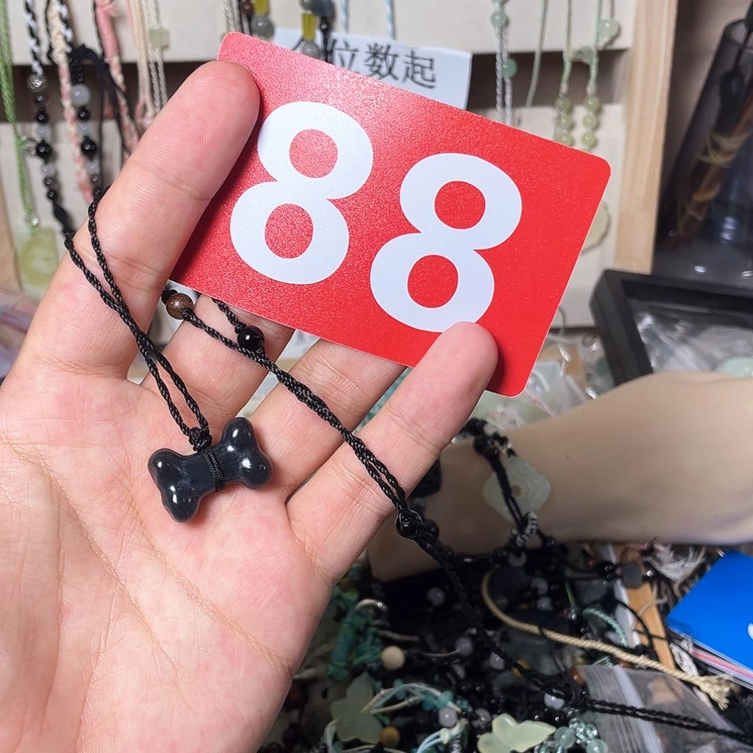 蛇纹石玉颈饰合金