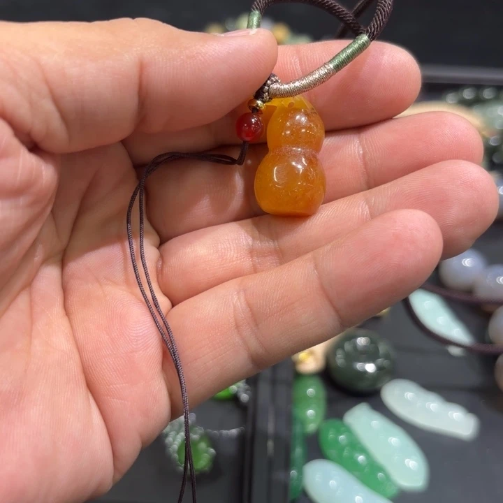 查罗石合金颈饰小葫芦