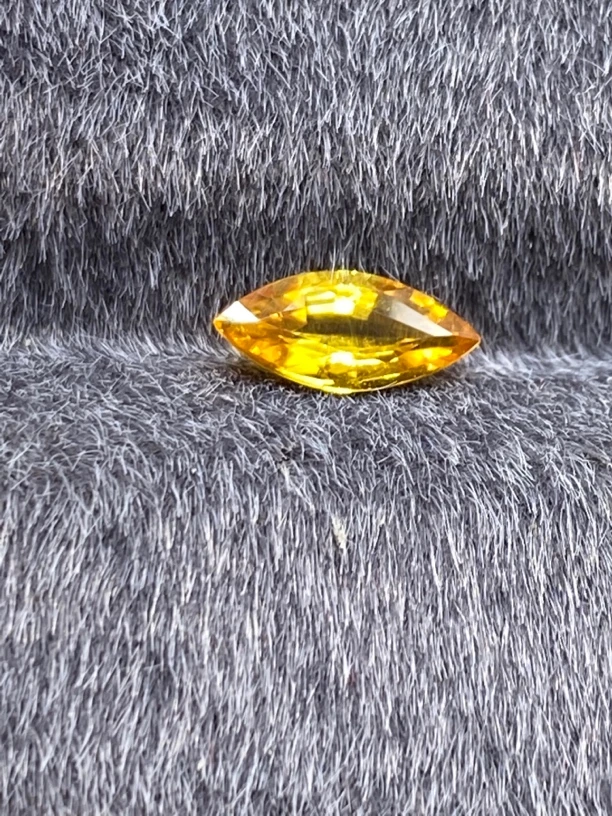 天然橘橙色蓝宝石0.57克拉