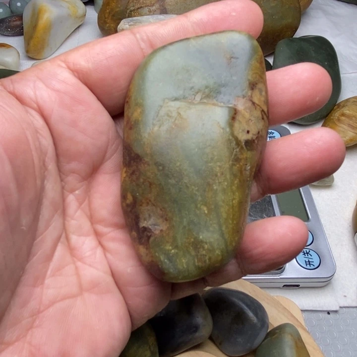 颈饰未镶嵌和田玉(糖玉)