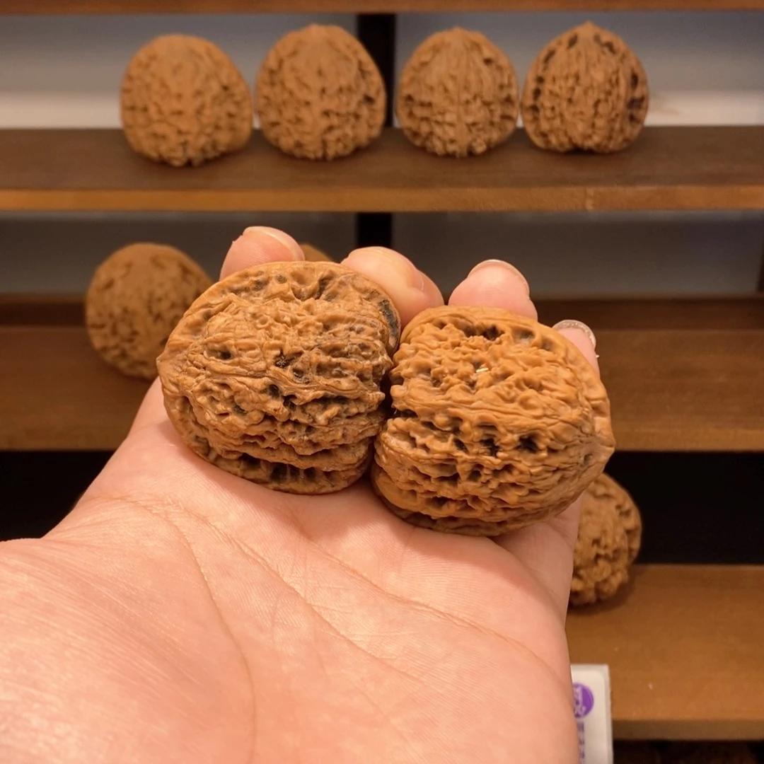 文玩核桃把件39.5三角南疆石