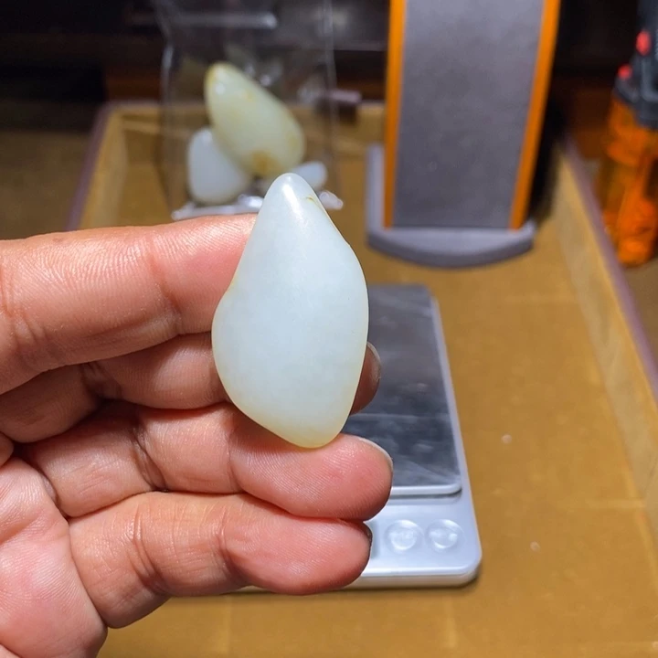 苦***啡和田玉（白玉）未镶嵌颈饰