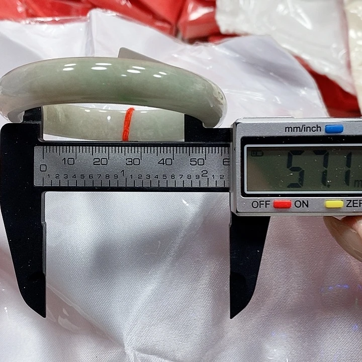 翡翠手镯未镶嵌39.