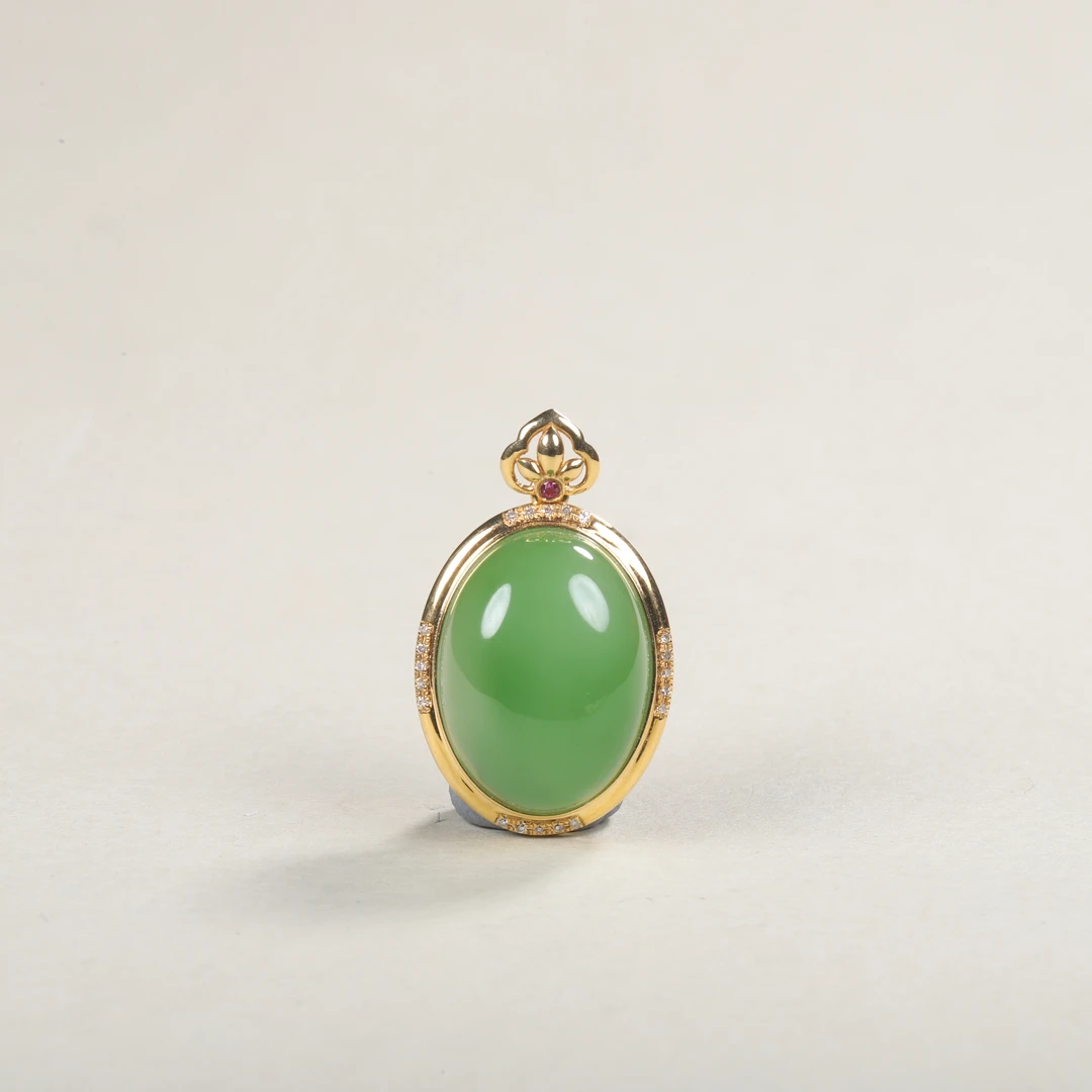 【汪氏精品】和田玉18k果绿精致蛋面 多样性发其一 1560-G56