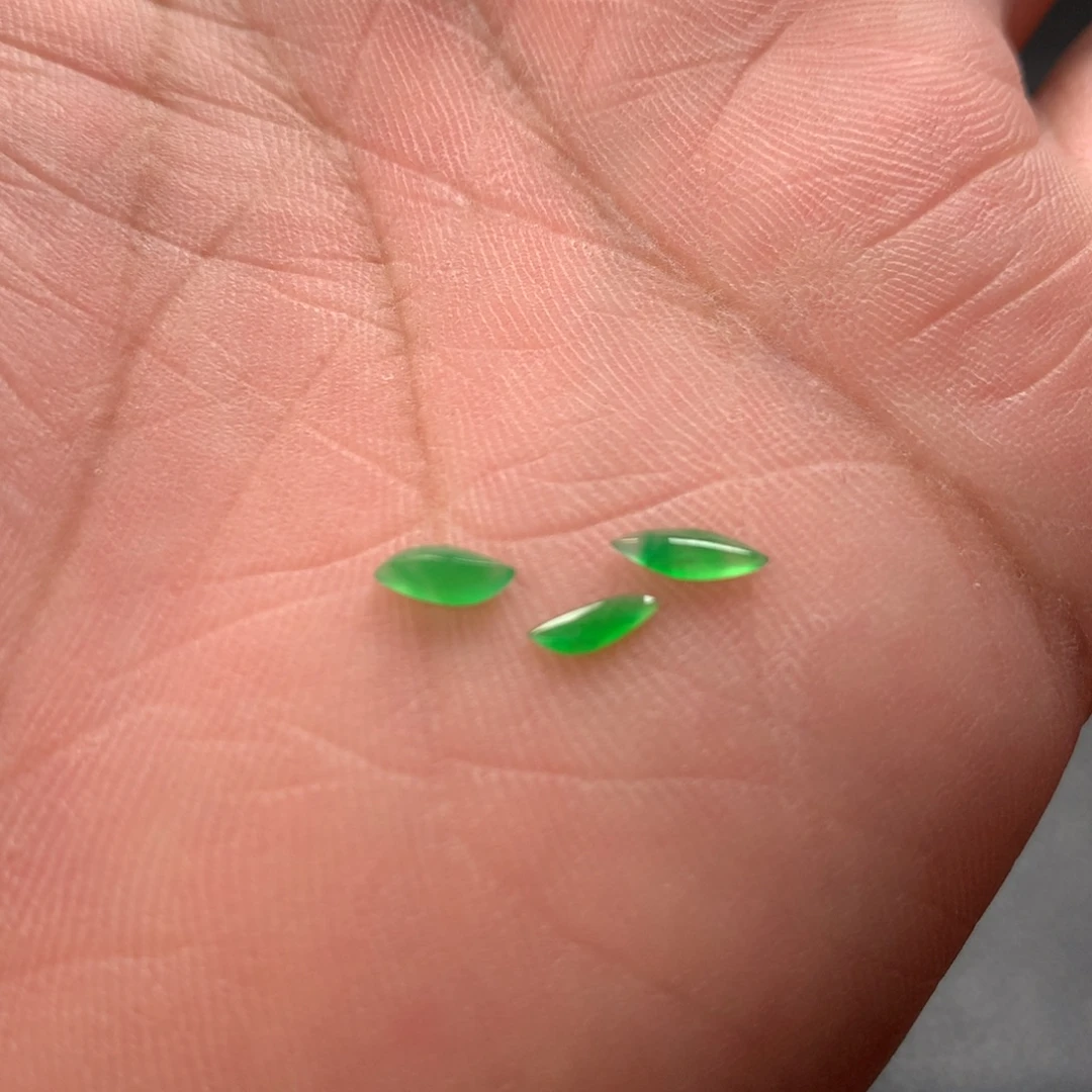 翡翠未镶嵌耳饰翡翠