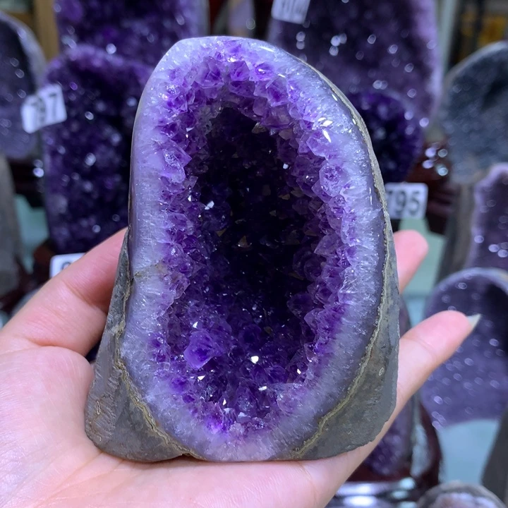 小***波未镶嵌水晶大型摆件（非配饰）