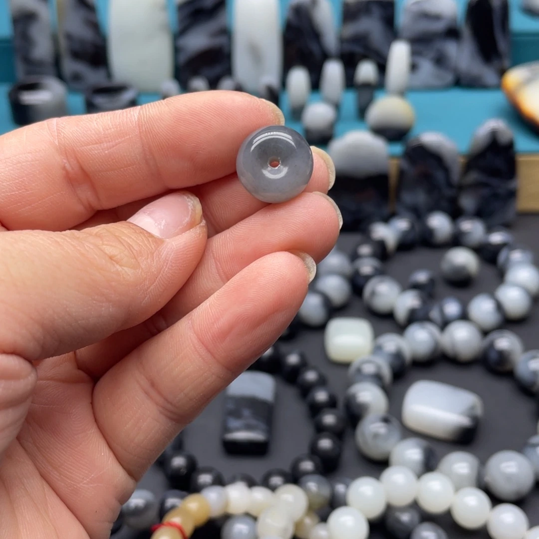 和田玉未镶嵌车挂