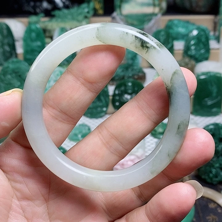 未镶嵌独山玉手镯