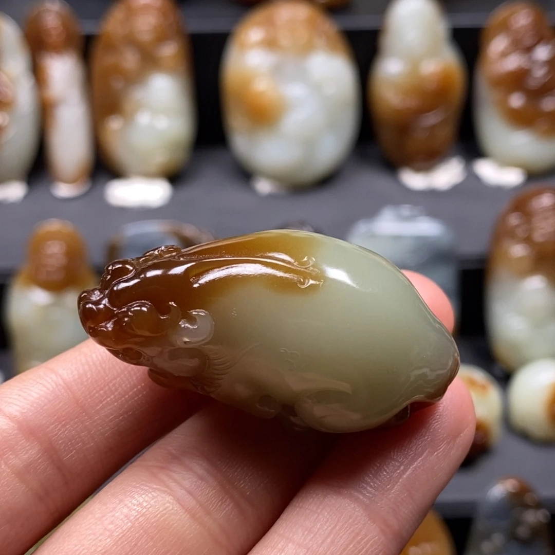 和田玉（糖玉）挂件未镶嵌万****?