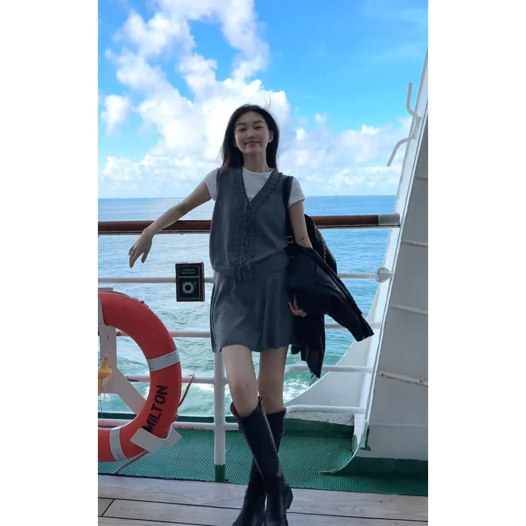 MARIE.COCO秋季穿搭复古气质皮衣外套女木耳边背心T恤半身裙套装