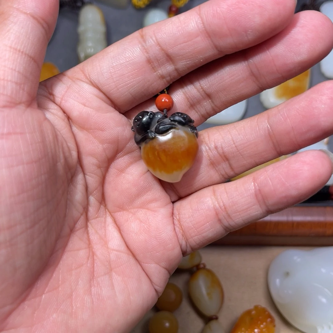 古***哥和田玉未镶嵌颈饰