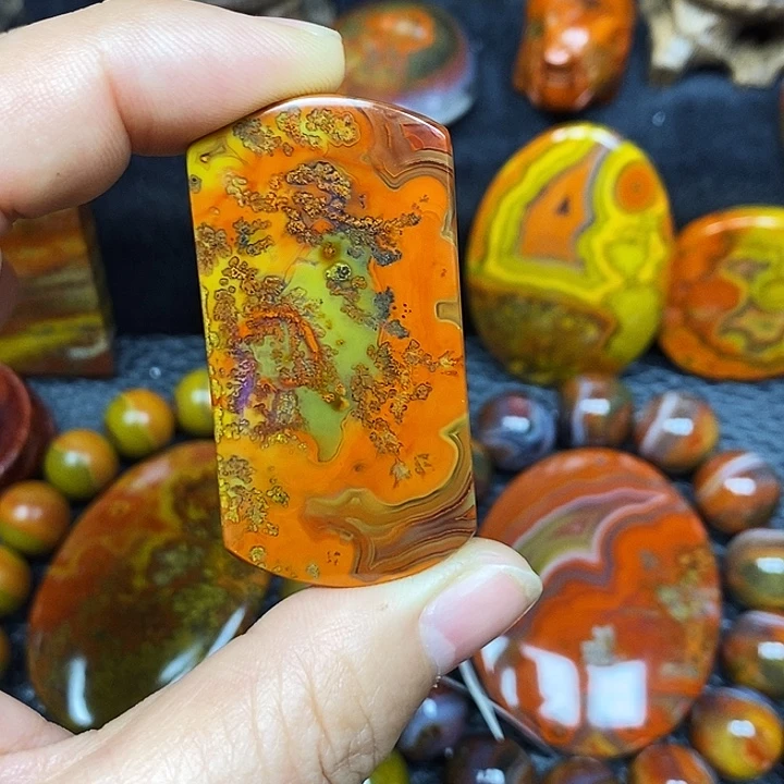 山***喬玛瑙/玉髓未镶嵌颈饰