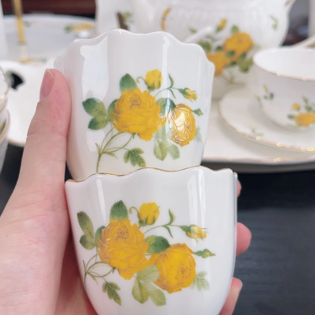 两个手握杯———————————-