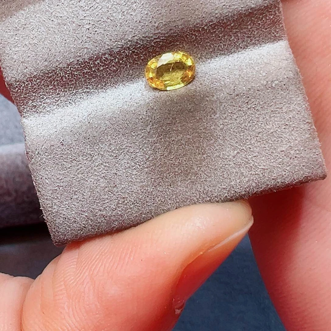 蓝宝石裸石未镶嵌胖***金天然金丝雀黄色蓝宝石斯里兰卡