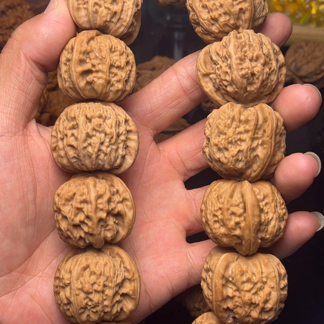 把件文玩核桃36.37白狮子手持