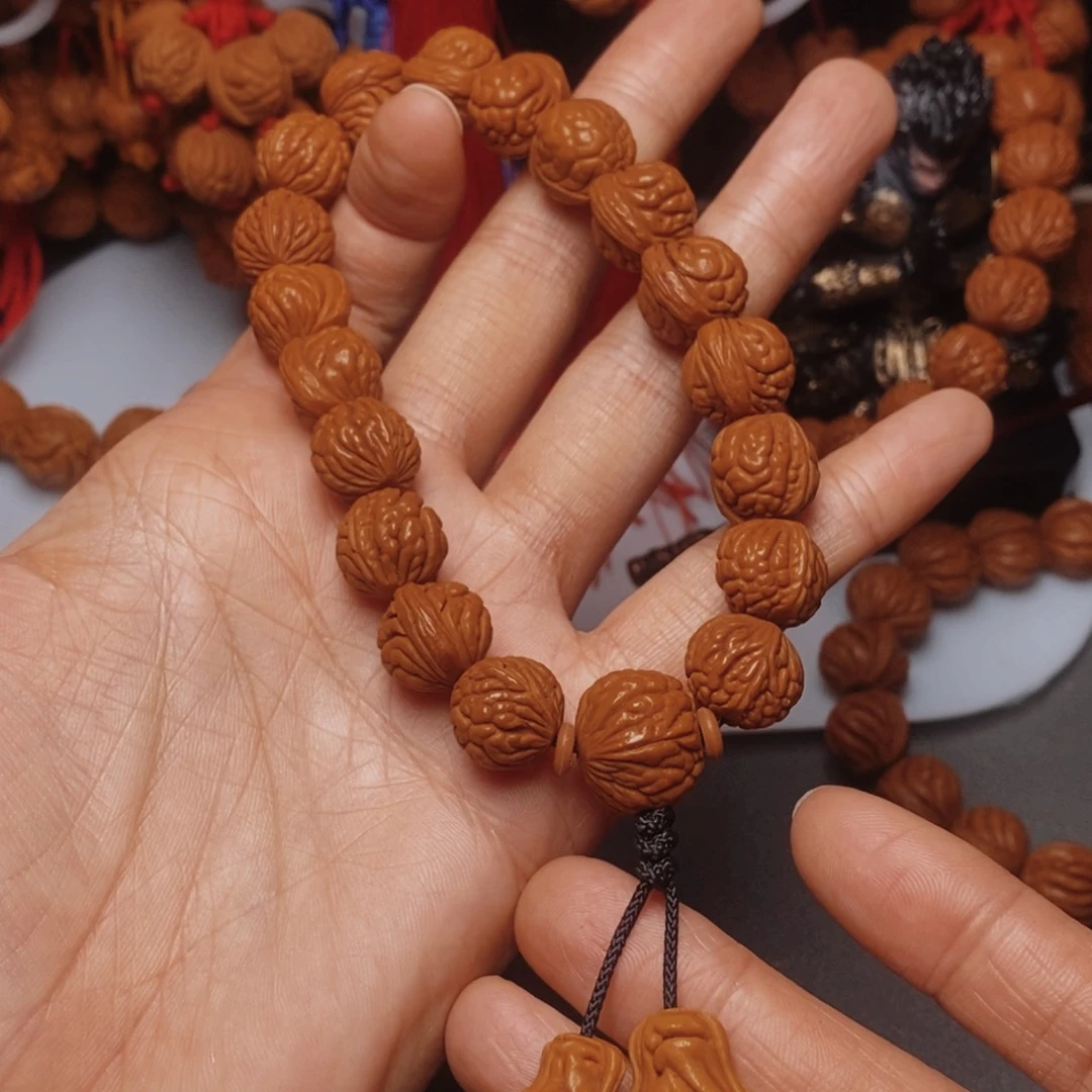 桃核吊坠桃枭手持1