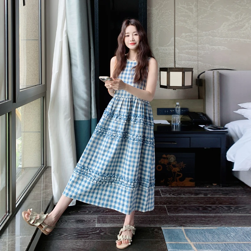 复古蓝色格子无袖连衣裙女2025夏季新款温柔气质木耳边拼接背心裙