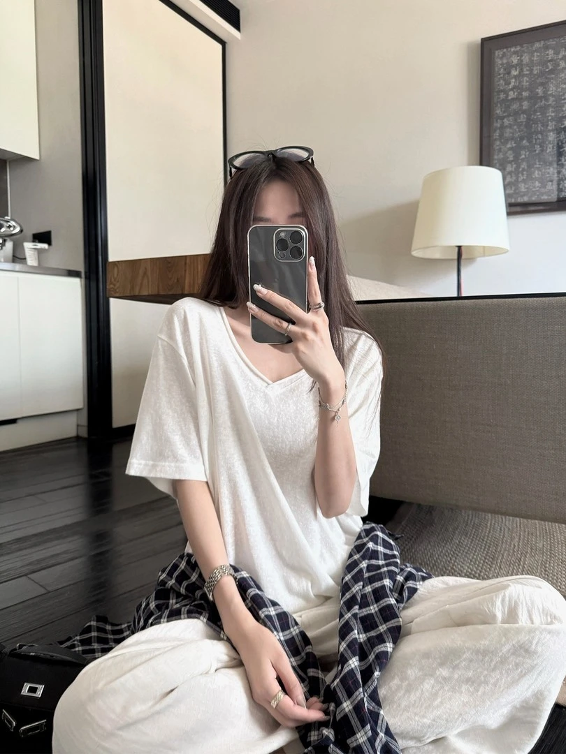 白色卷边微透中袖T恤女夏新款韩里韩气宽松低领慵懒感纸片人穿搭