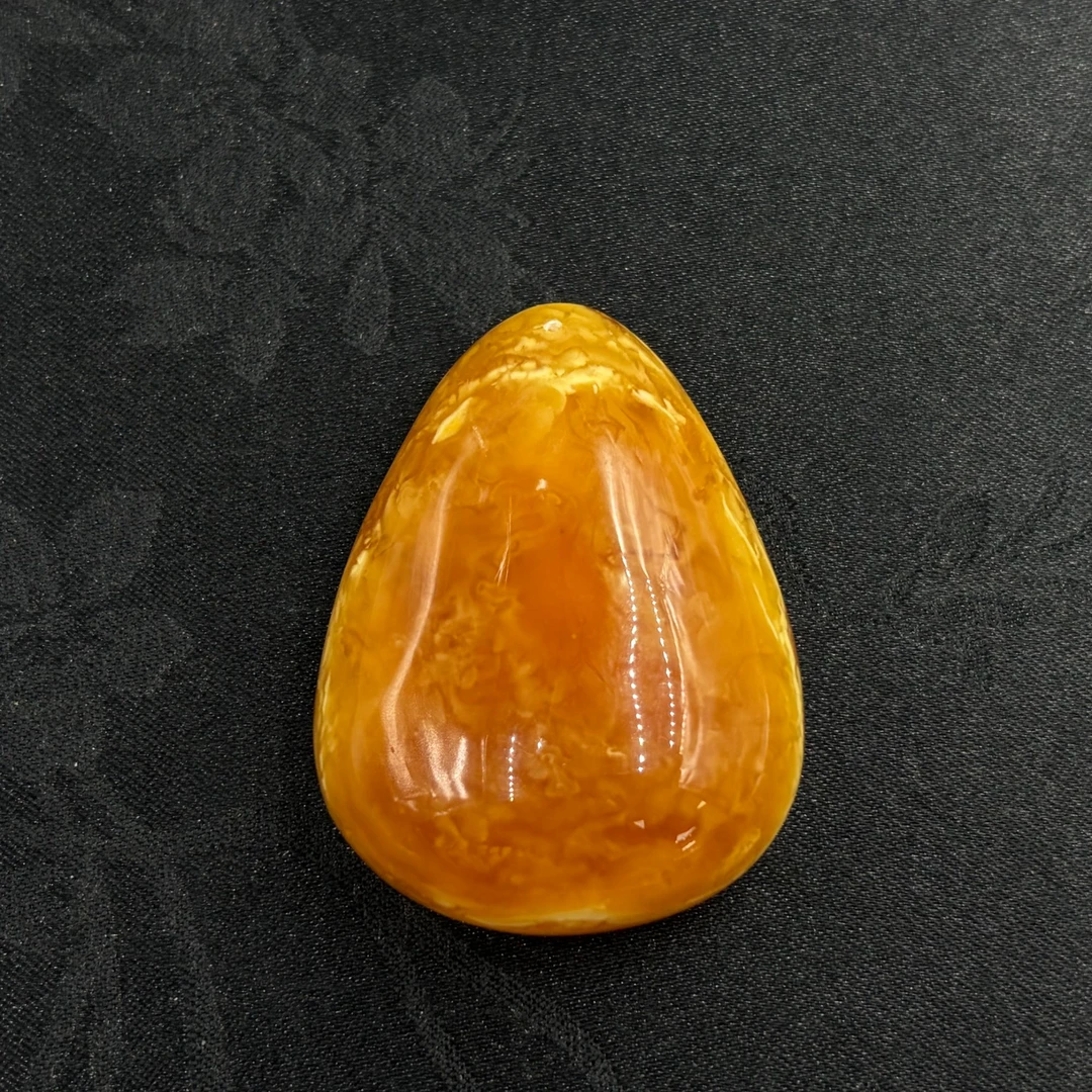 「戴琴珠宝」Q1722-蜜蜡水滴吊坠（多样性发其一）