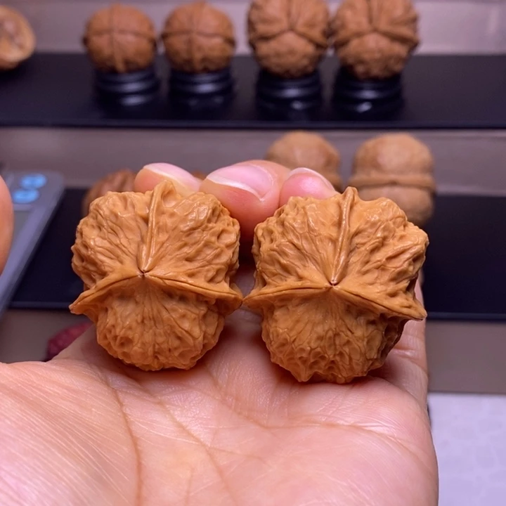 文玩核桃把件三楞75